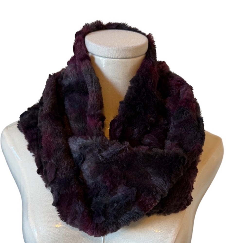 Luxurious Faux Fur Infinity Scarf Size OS